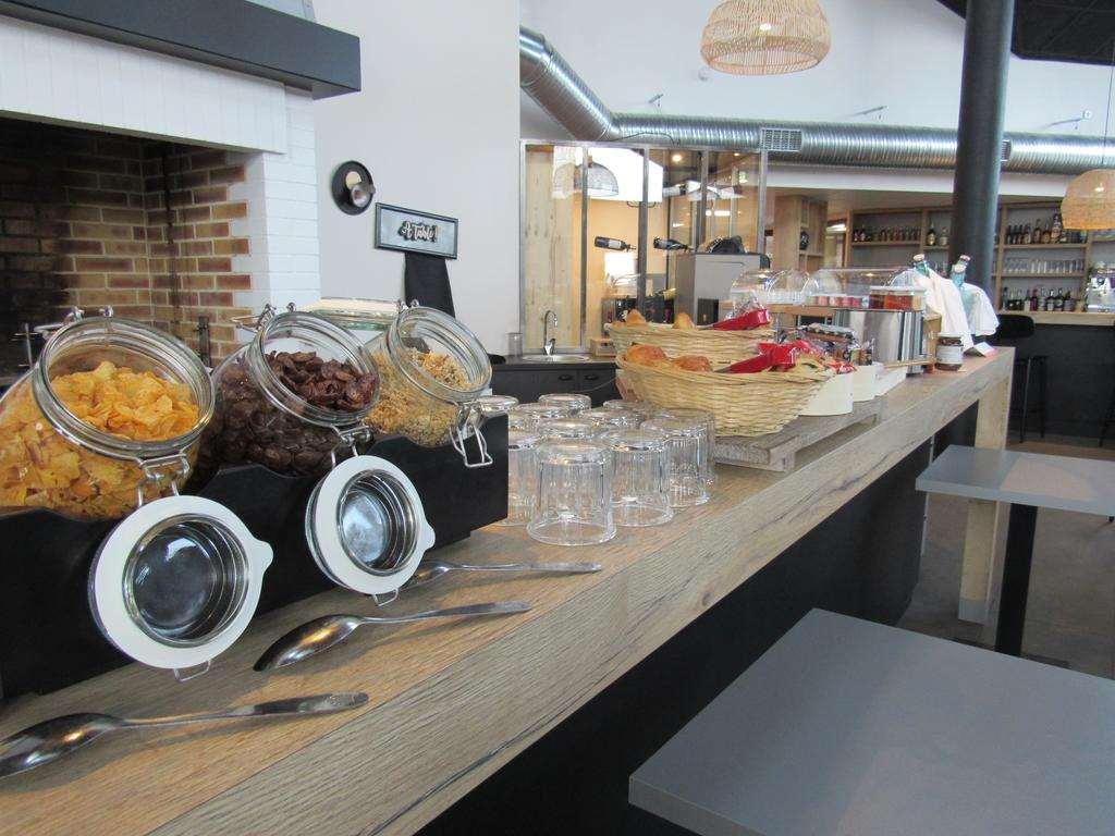 Brit Hotel Au Pays De Vitre Étrelles Restaurang bild